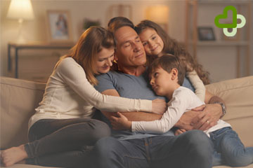 Вся семья поддерживает мужчину